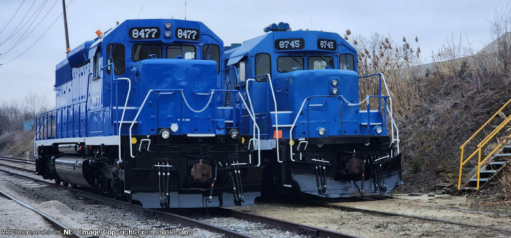 HZRX 8477 & 8745 confer at Shelly Materials.